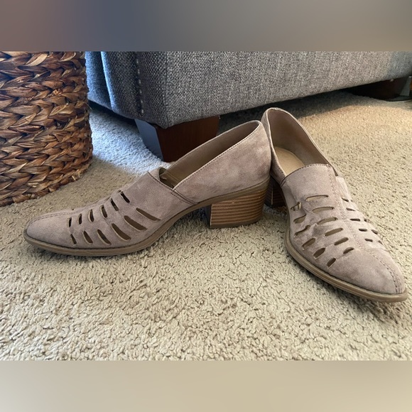 Maurices, 7-1/2M, rose colored heels - Picture 2 of 2